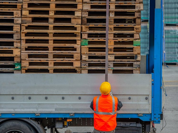 Reducción de residuos mediante palets reutilizados en España